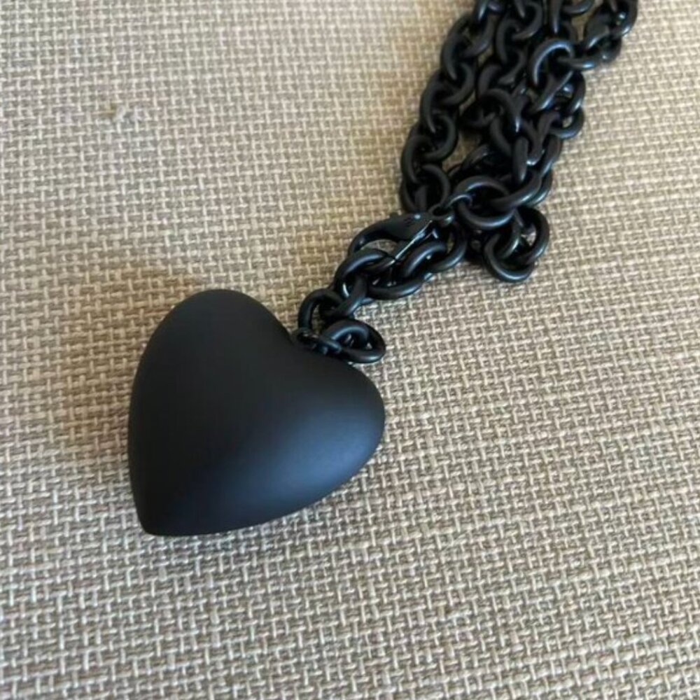 Roxanne Assoulin The Puffy Heart Necklace Black Noir - Picture 4 of 4